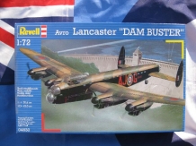 images/productimages/small/Lancaster B.III Dam Buster Revell 1;72 voor.jpg